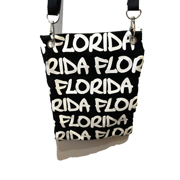 Women’s Robin Ruth Black And White Florida Crossbody Small Purse 2 Zip Pockets - Picture 4 of 5